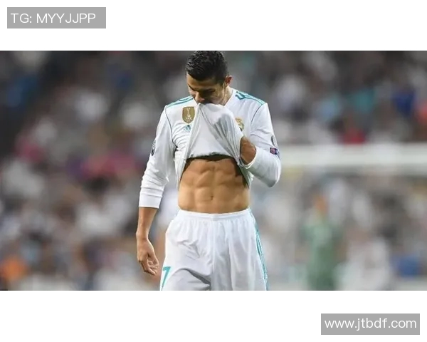 足球明星掰手腕精彩瞬间集锦图赏展现力量与技巧的完美对决